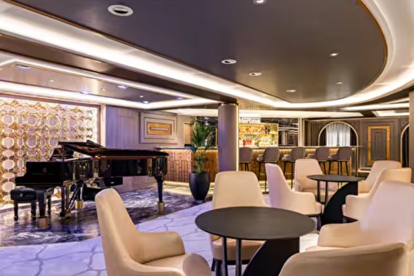 https://static.traveltek.net/cruisepics/local_shipimages_large/1781424637.png
