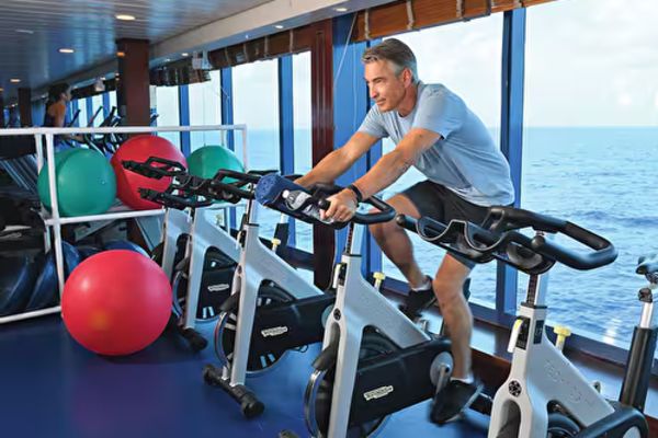 https://static.traveltek.net/cruisepics/local_shipimages_large/1781424927.png