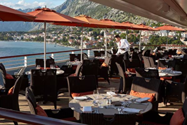 https://static.traveltek.net/cruisepics/local_shipimages_large/1781443073.png