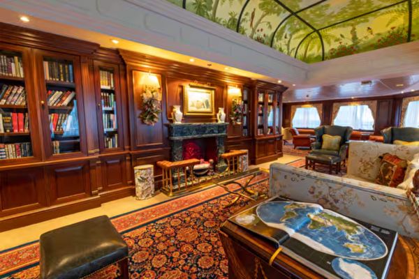 https://static.traveltek.net/cruisepics/local_shipimages_large/1781514466.png