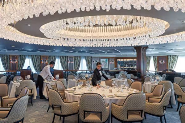 https://static.traveltek.net/cruisepics/local_shipimages_large/1781522566.png