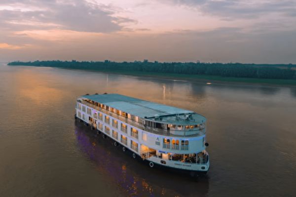 https://static.traveltek.net/cruisepics/local_shipimages_large/1781523719.png