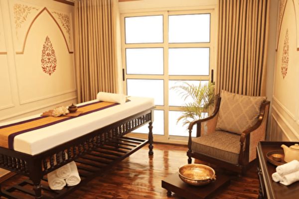 https://static.traveltek.net/cruisepics/local_shipimages_large/1781523883.png