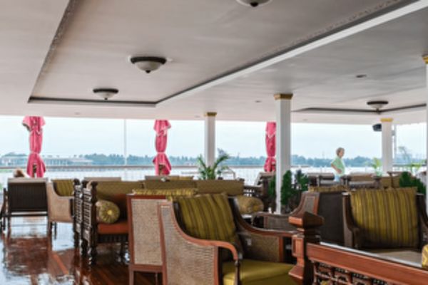 https://static.traveltek.net/cruisepics/local_shipimages_large/1781523889.png