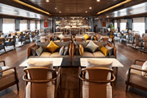 https://static.traveltek.net/cruisepics/local_shipimages_large/1781525471.png