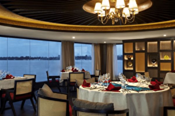 https://static.traveltek.net/cruisepics/local_shipimages_large/1781525475.png