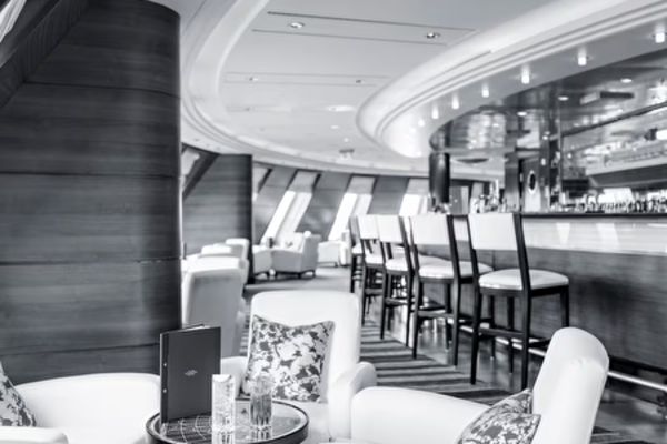 https://static.traveltek.net/cruisepics/local_shipimages_large/1781598992.png