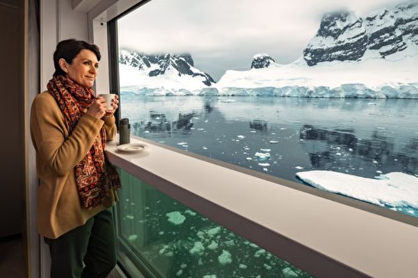 https://static.traveltek.net/cruisepics/local_shipimages_large/1781614339.png