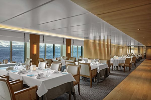 https://static.traveltek.net/cruisepics/local_shipimages_large/1781614439.png