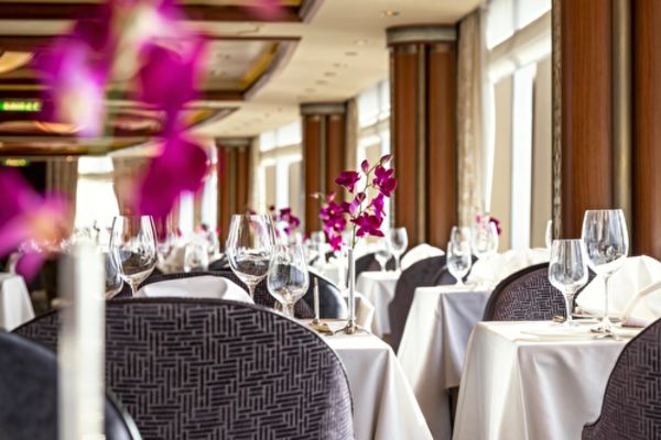 https://static.traveltek.net/cruisepics/local_shipimages_large/1781618301.png