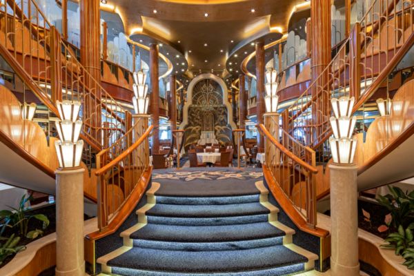 https://static.traveltek.net/cruisepics/local_shipimages_large/1781618484.png
