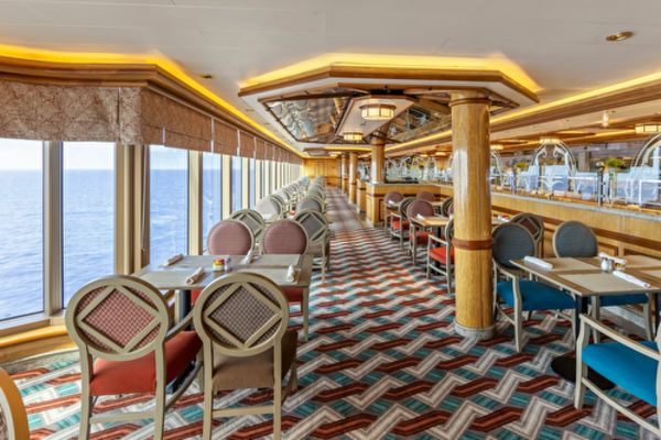 https://static.traveltek.net/cruisepics/local_shipimages_large/1781618672.png