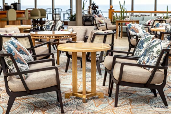 https://static.traveltek.net/cruisepics/local_shipimages_large/1781627250.png