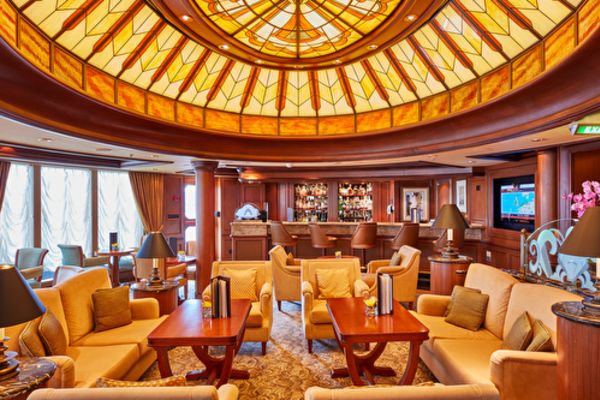 https://static.traveltek.net/cruisepics/local_shipimages_large/1781627283.png