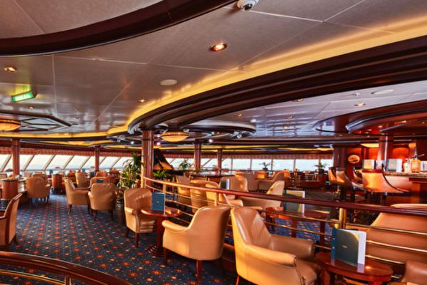 https://static.traveltek.net/cruisepics/local_shipimages_large/1781628898.png