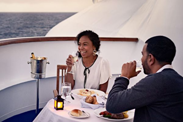 https://static.traveltek.net/cruisepics/local_shipimages_large/1781702373.png