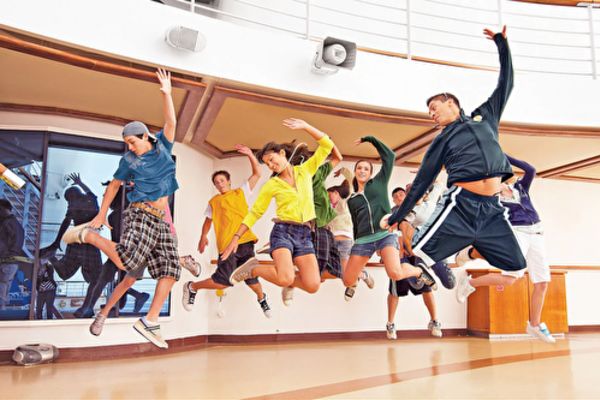 https://static.traveltek.net/cruisepics/local_shipimages_large/1781702664.png