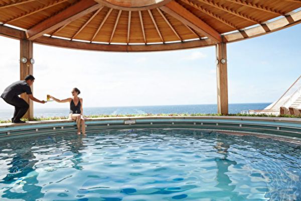 https://static.traveltek.net/cruisepics/local_shipimages_large/1781781280.png