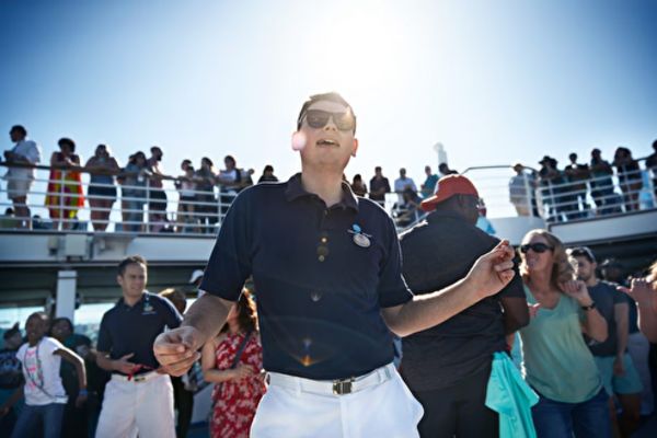 https://static.traveltek.net/cruisepics/local_shipimages_large/1781782156.png
