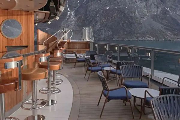 https://static.traveltek.net/cruisepics/local_shipimages_large/1782295002.png