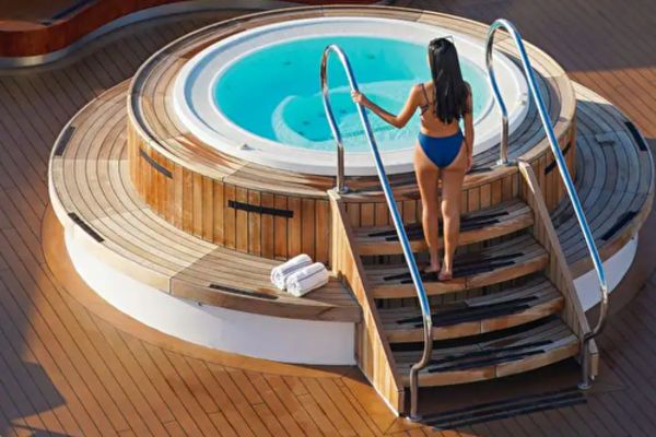 https://static.traveltek.net/cruisepics/local_shipimages_large/1782298581.png