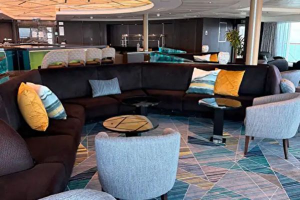 https://static.traveltek.net/cruisepics/local_shipimages_large/1782373707.png