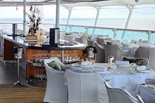 https://static.traveltek.net/cruisepics/local_shipimages_large/1782373736.png