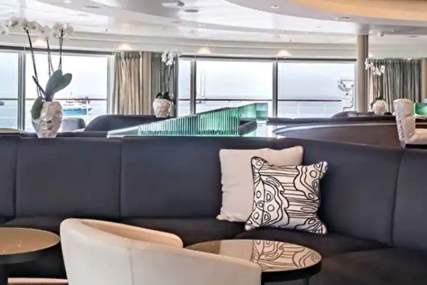 https://static.traveltek.net/cruisepics/local_shipimages_large/1782374602.png