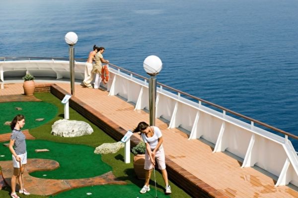 https://static.traveltek.net/cruisepics/local_shipimages_large/1782382214.jpg