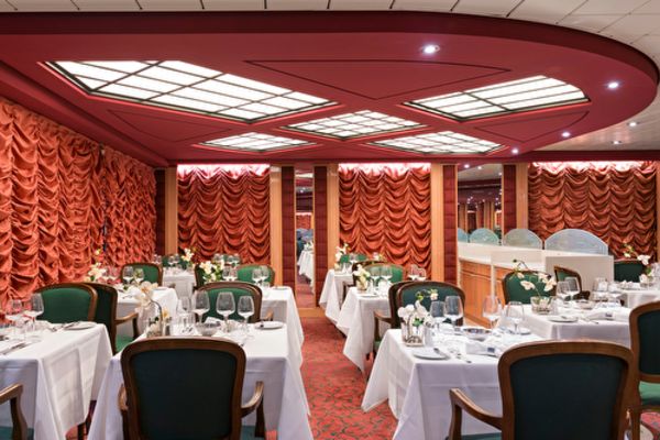 https://static.traveltek.net/cruisepics/local_shipimages_large/1782382573.png