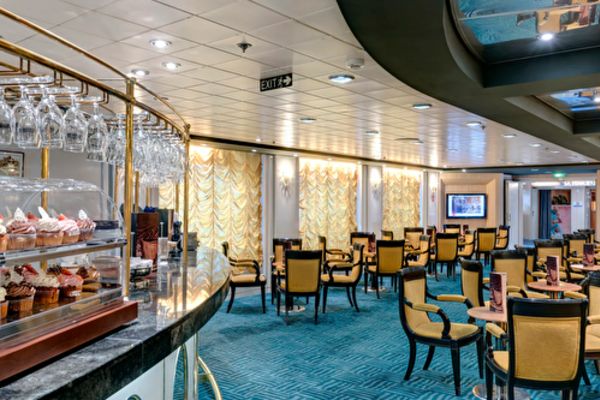 https://static.traveltek.net/cruisepics/local_shipimages_large/1782383129.png