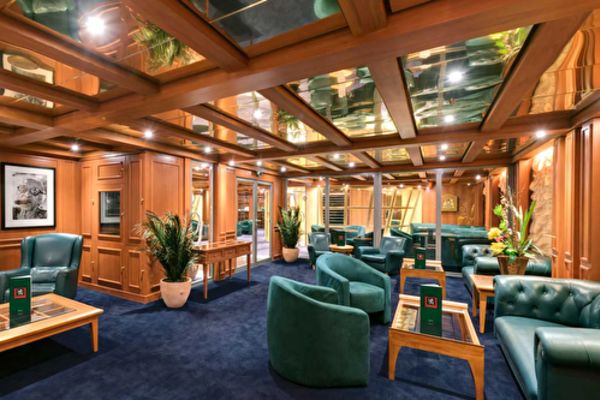 https://static.traveltek.net/cruisepics/local_shipimages_large/1782383159.png