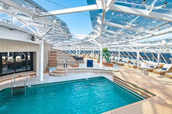 https://static.traveltek.net/cruisepics/local_shipimages_large/1782384054.jpg
