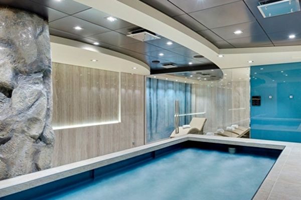 https://static.traveltek.net/cruisepics/local_shipimages_large/1782384524.jpg