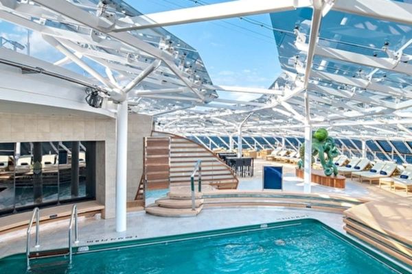 https://static.traveltek.net/cruisepics/local_shipimages_large/1782384548.jpg