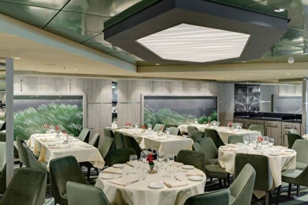 https://static.traveltek.net/cruisepics/local_shipimages_large/1782385550.jpg
