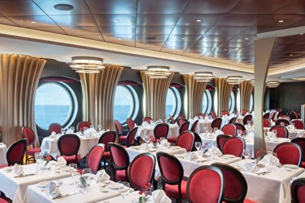 https://static.traveltek.net/cruisepics/local_shipimages_large/1782385765.jpg