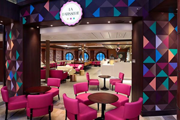 https://static.traveltek.net/cruisepics/local_shipimages_large/1782397922.png