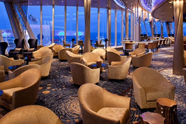 https://static.traveltek.net/cruisepics/local_shipimages_large/1782400122.png