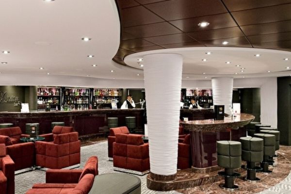 https://static.traveltek.net/cruisepics/local_shipimages_large/1782405367.jpg