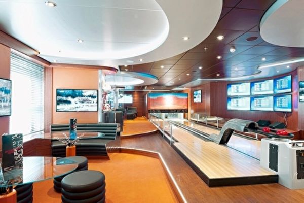 https://static.traveltek.net/cruisepics/local_shipimages_large/1782405377.jpg