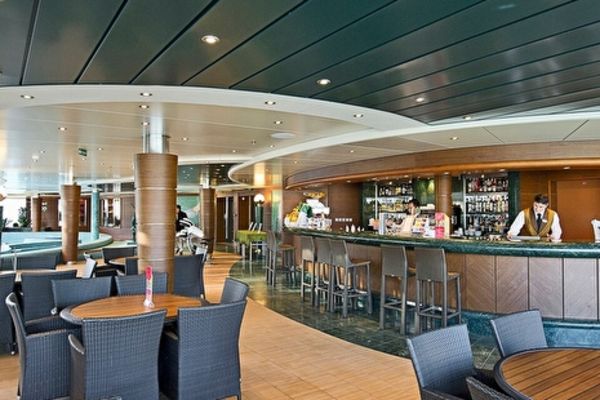 https://static.traveltek.net/cruisepics/local_shipimages_large/1782405405.jpg