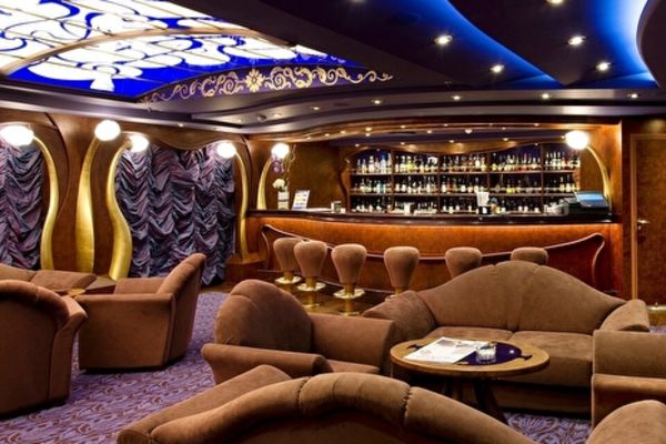 https://static.traveltek.net/cruisepics/local_shipimages_large/1782405413.jpg
