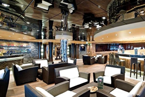 https://static.traveltek.net/cruisepics/local_shipimages_large/1782405441.jpg