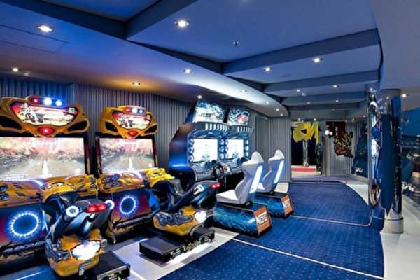 https://static.traveltek.net/cruisepics/local_shipimages_large/1782405507.jpg
