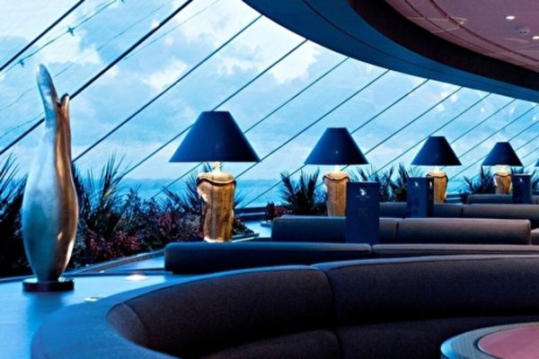 https://static.traveltek.net/cruisepics/local_shipimages_large/1782405599.jpg