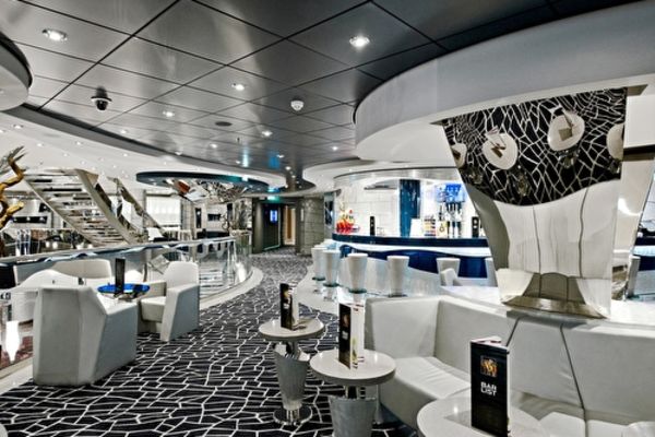 https://static.traveltek.net/cruisepics/local_shipimages_large/1782405688.jpg