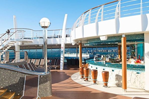 https://static.traveltek.net/cruisepics/local_shipimages_large/1782405710.jpg