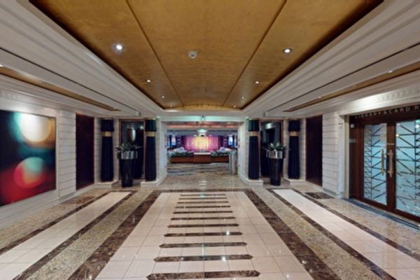 https://static.traveltek.net/cruisepics/local_shipimages_large/1782405930.png