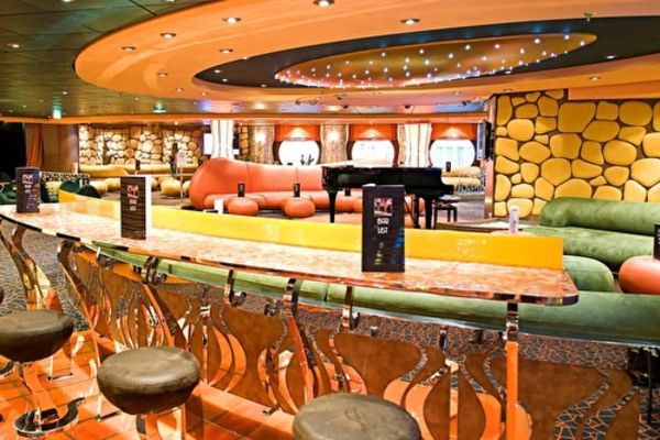 https://static.traveltek.net/cruisepics/local_shipimages_large/1782449642.jpg